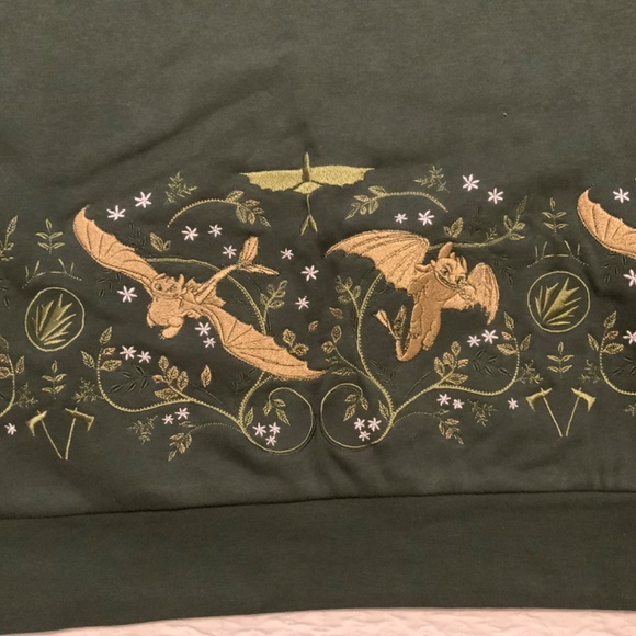 DreamWorks How To Train Your Dragon Toothless Floral Embroidered Crewneck - Picture 5 of 5
